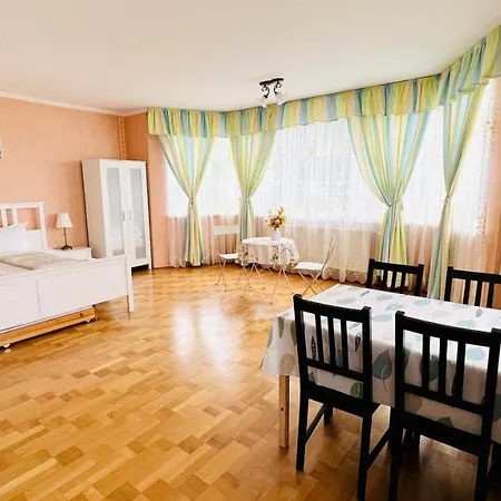 Pillango Haz Homestay *